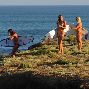 Girls go to surf, Mag Bay Mexico