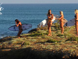 Girls go to surf, Mag Bay Mexico